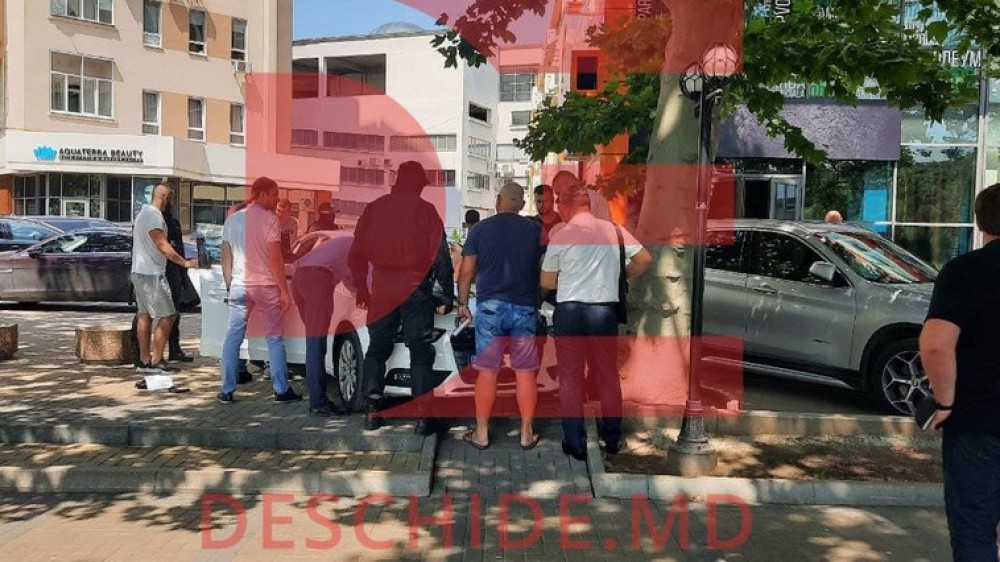 FOTO // Trei sportivi au fost reținuți de „FULGER” și INI la Valea Trandafirilor
